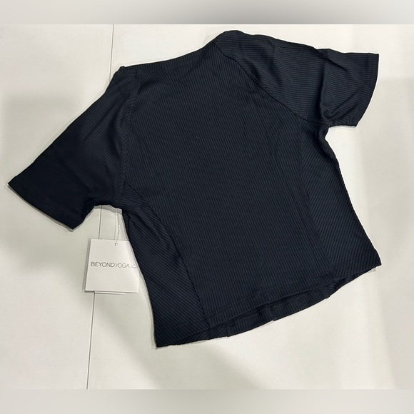 Beyond Yoga Women's Small Silhouette Cropped Tee Black NWT RIbbed Fabric - Picture 3 of 7